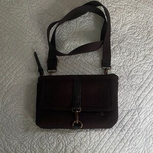 Chic Black Crossbody Bag with Quilted Texture